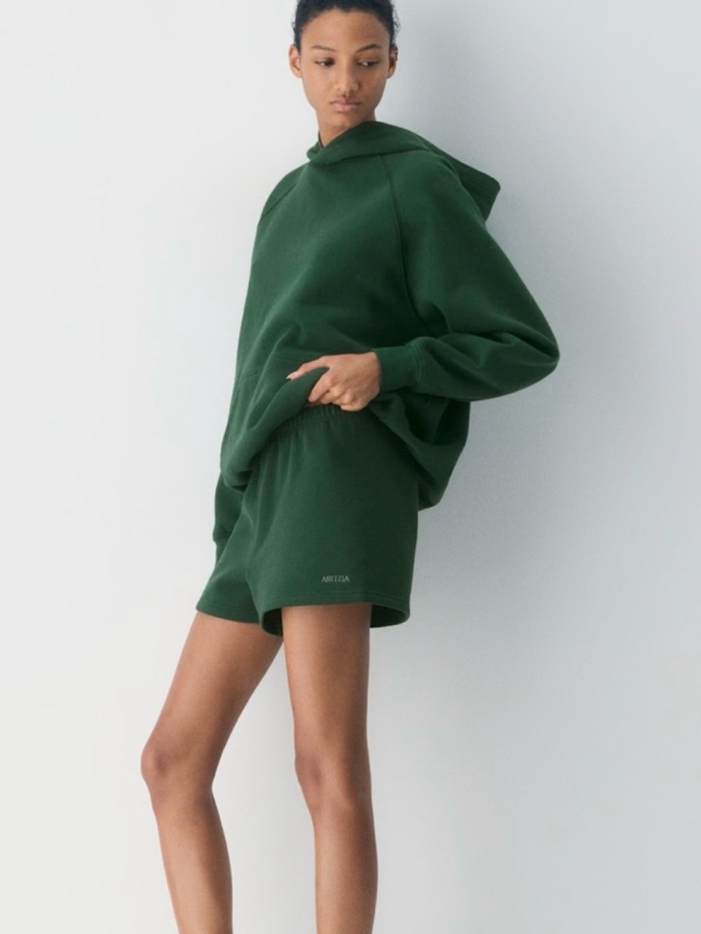 🦜🌿Aritzia Sweatfleece Perfect Hi Mini- Campus Green🌿🦜